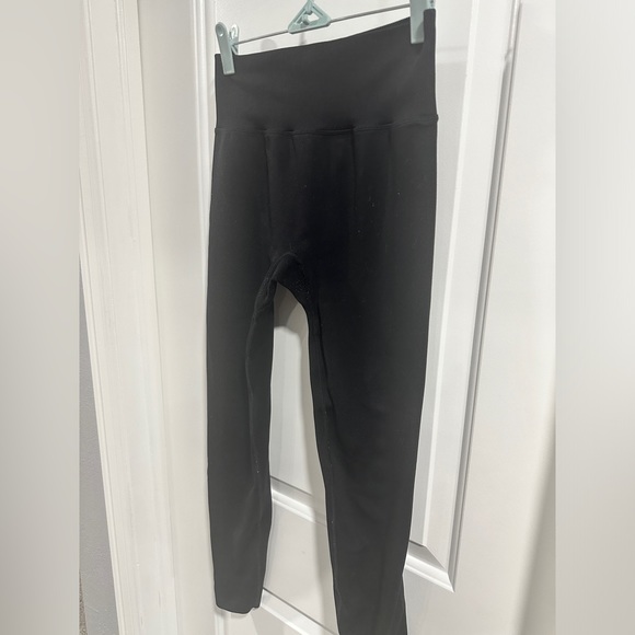 Victoria’s Secret PINK Active Seamless Black Leggings - Picture 4 of 11